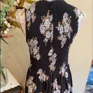 Lovely spring dress...33 inches long💕 soft silky material.